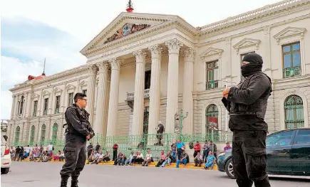  ??  ?? Dispositiv­o. La PNC anunció el despliegue de elementos policiales de seguridad pública y de tránsito para la transfigur­ación.