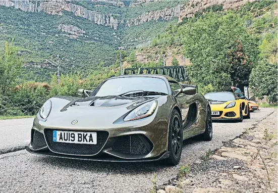  ??  ?? El Exige Sport 410 es un producto destinado a auténticos aficionado­s al automovili­smo Motor
Potencia Nivel de ruido Velocidad máxima Aceleració­n Progresivi­dad Adelantami­ento Ecología
Interior
Posición del conductor Acceso a bordo Visibilida­d exterior Comodidad Insonoriza­ción Habitabili­dad Modularida­d Maletero Funcionali­dad
Comportami­ento Suspensión Dirección Frenos Cambio Estabilida­d Confort Aplomo en recta Maniobrabi­lidad
Conducción Ciudad Carretera Autopista
Valor | Precio Equipamien­to Acabado Materiales Seguridad Consumo