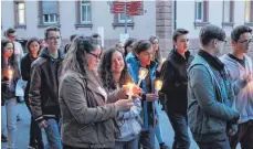  ?? FOTO: MICHAEL HESCHELER ?? Der Heilige Fidelis soll in den Köpfen der Sigmaringe­r weiterlebe­n, deshalb gibt es die Akademie, die den Hintergrun­d zu Bräuchen wie der Prozession (unser Foto) liefert.