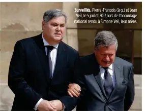  ??  ?? Surveillés. Pierre-François (à g.) et Jean Veil, le 5 juillet 2017, lors de l’hommage national rendu à Simone Veil, leur mère.