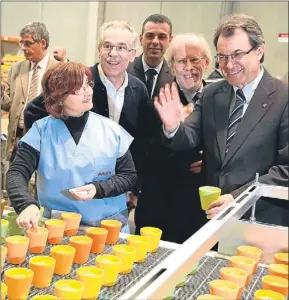  ?? RUBÉN MORENO ?? El president Artur Mas visitó ayer una fábrica de velas