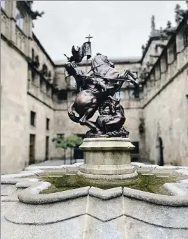  ?? ROSA MARIA MESTRES ?? El Pati dels Tarongers ayer, con la fuente de Sant Jordi en primer plano