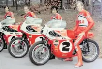  ??  ?? US racers on BSA Highboys at Brands Hatch Transatlan­tic Challenge. Left to right: Don Emde, Dick Mann, David Aldana and Jim Rice