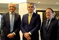  ??  ?? La nomina
Da sinistra il nuovo vice presidente Romano Artoni, poi il presidente Maurizio Danese e il dg Giovanni Mantovani