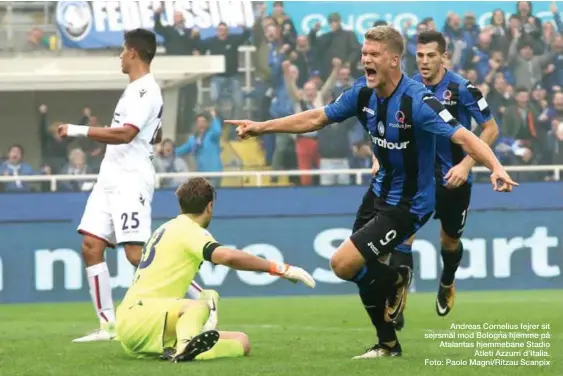  ??  ?? Andreas Cornelius fejrer sit sejrsmål mod Bologna hjemme på Atalantas hjemmebane Stadio Atleti Azzurri d’Italia. Foto: Paolo Magni/Ritzau Scanpix