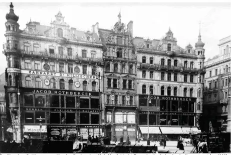  ??  ?? Das Warenhaus Rothberger gegenüber dem Stephansdo­m: Die beiden Gebäudetei­le wurden durch ein schmales Haus getrennt (um 1900)