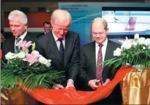  ?? ?? German Chancellor Olaf Scholz (right) and EuroEyes’ founder and CEO Jorn S. Joergensen (middle) attend the ribbon-cutting ceremony at EuroEyes’ Shanghai Clinic. The clinic was opened in 2013.