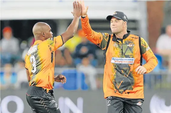  ?? Picture: RICHARD HUGGARD/GALLO IMAGES ?? HEAT IS ON: Seamer Junior Dala and captain Jon-Jon Smuts will be going out hard at the Cape Town Blitz on Tuesday