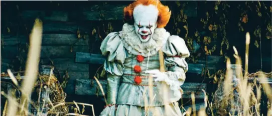  ??  ?? Bill Skarsgård da nueva vida al payaso creado por Stephen King que ya forma parte del imaginario colectivo moderno.