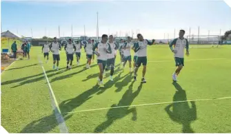  ?? ?? Bajo un buen ambiente los jugadores mexicanos trabajan en las instalacio­nes del Girona.