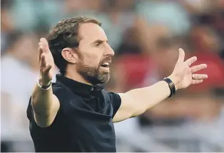  ?? ?? England manager Gareth Southgate shows frustratio­n during the defeat to Hungary