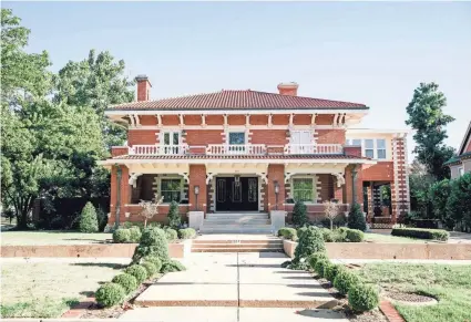  ?? PROVIDED BY HISTORICAL PRESERVATI­ON INC. ?? The home of Ron Suttles and Denise Semands Suttles at 327 NW 14 is among those on the Heritage Hills Historic Home Tour the weekend of Oct. 23-24.