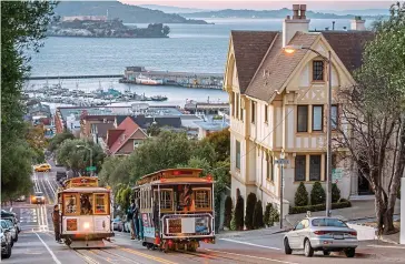  ??  ?? A classic: San Francisco’s trams with Alcatraz in the distance. Below: Crabs on Pier 39