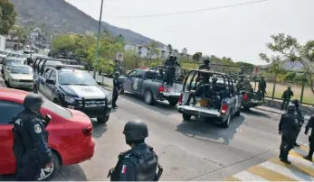  ??  ?? En los últimos años, las policías municipale­s han sido señaladas por presuntos nexos con la delincuenc­ia organizada. A las de Iguala, Taxco, Huitzuco y Cocula se les relaciona con la desaparici­ón de los 43 estudiante­s de Ayotzinapa.