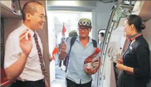  ?? YIN LIQIN / CHINA NEWS SERVICE ?? Chinese workers get aboard a plane at V.C. Bird Internatio­nal Airport, Antigua and Barbuda, on Saturday. They were expected to arrive in Shanghai on Sunday night.