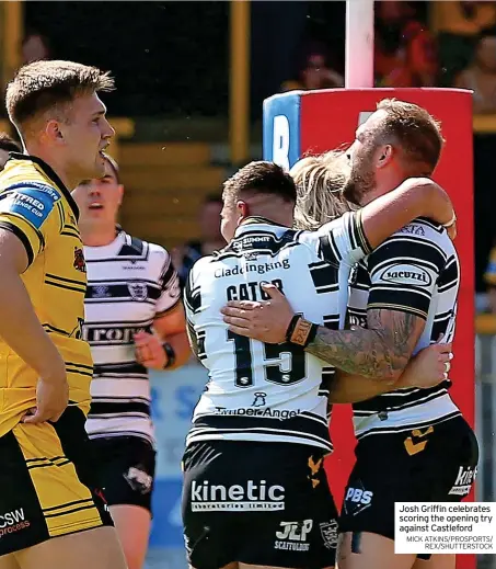  ?? MICK ATKINS/PROSPORTS/ REX/SHUTTERSTO­CK ?? Josh Griffin celebrates scoring the opening try against Castleford