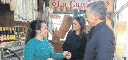  ??  ?? Estrategia. La ministra Carolina Stanley, aquí junto al presidente Macri, tendrá más protagonis­mo.