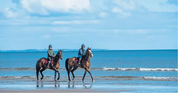  ?? Picture: SNS Group. ?? The coronaviru­s crisis affecting countries across the world seems a million miles away as the sun shines on the West Sands in St Andrews yesterday.