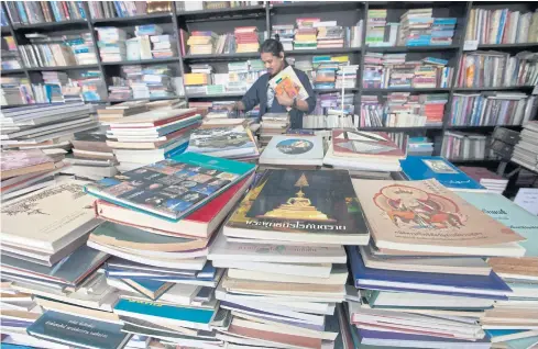  ?? PAWAT LAOPAISARN­TAKSIN ?? A customer is selecting his favourite books at the Second-Hand Book Expo, at Rimkhobfa Bookstore near the Democracy Monument on Ratchadamn­oen Klang Avenue in Phra Nakhon district until Nov 30.