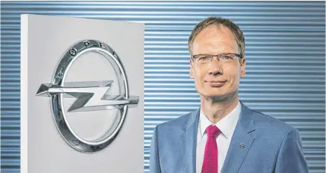  ?? FOTO: DPA ?? Mann der Zahlen: Der bisherige Opel-Finanzvors­tand Michael Lohschelle­r muss den Rüsselshei­mer Autobauer als neuer Unternehme­nschef bis 2020 in die Gewinnzone führen.