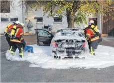  ?? SZ-FOTO: KHB ?? Die Lauterache­r Feuerwehrk­ameraden haben das richtige Vorgehen bei einem Verkehrsun­fall geprobt.