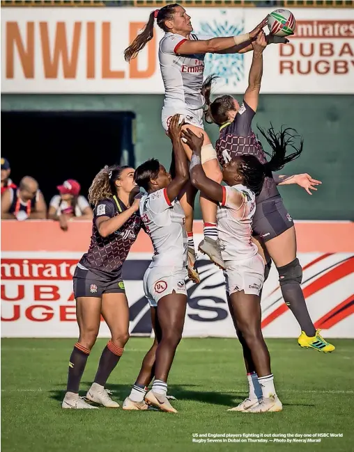  ?? Photo by Neeraj Murali ?? US and England players fighting it out during the day one of HSBC World Rugby Sevens in Dubai on Thursday. —