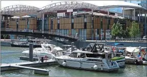  ??  ?? Les particulie­rs demandaien­t une place pour leurs bateaux à la Confluence.