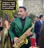  ?? ?? Toujours aussi facétieux, Adil Rami a essayé le saxophone.