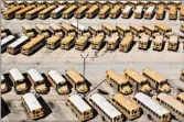  ?? ZBIGNIEW BZDAK/CHICAGO TRIBUNE ?? More than 100 school buses remain parked and unused on the Illinois School Bus Co. lot in Crestwood.