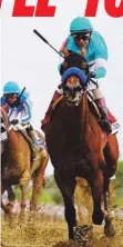  ?? AP ?? RECTA FINAL. Velázquez le sacó la carrera a Irad Ortiz en la última etapa del Preakness Stakes.