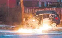  ?? PEEL REGIONAL POLICE/TWITTER ?? A man was trapped inside this car after it slammed into a tree at Fairwind Dr. and Bristol Rd. in Mississaug­a.