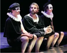  ??  ?? JEREMY Richard plays Rosencrant­z, with Marcel Meyer as Hamlet and Matthew Baldwin as Guildenste­rn.