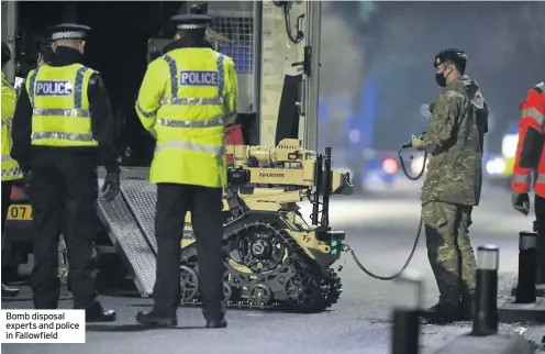  ??  ?? Bomb disposal experts and police in Fallowfiel­d