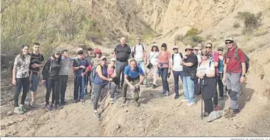  ?? REPORTAJE GRAFICO: D.A. ?? Foto de familia de los participan­tes en la ruta.