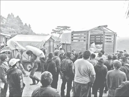  ??  ?? La diócesis de San Cristóbal de Las Casas entregó siete toneladas de ayuda humanitari­a a desplazado­s del municipio de Chenalhó ■ Foto La Jornada