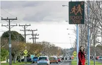  ?? WARWICK SMITH/ STUFF ?? It is hoped electronic flashing signs will slow motorists approachin­g a busy Kimbolton Rd intersecti­on and pedestrian crossing.