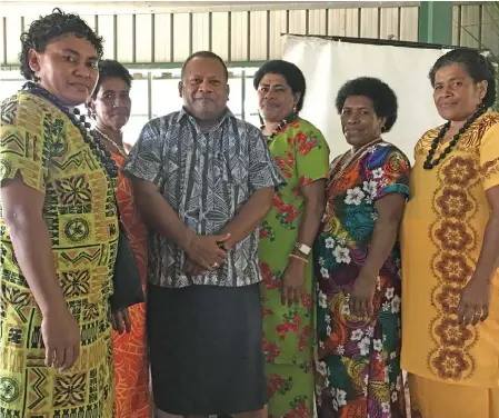  ?? Photo: Yogesh Chandra ?? Minister for Agricultur­e, Rural and Maritime Developmen­t and National Disaster Management, Inia Seruiratu with women who are part of the symposium in Tuvu, Lautoka on August 29, 2018.