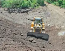  ??  ?? Tarea. El Ministerio de Obras Públicas realizará la limpieza de los reservorio­s y otras obras de mitigación de la parte media del cono del volcán.