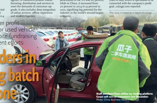  ?? Photo: China Business News IC ?? Staff members from online car trading platform Guazi sell cars to consumers last December.
–