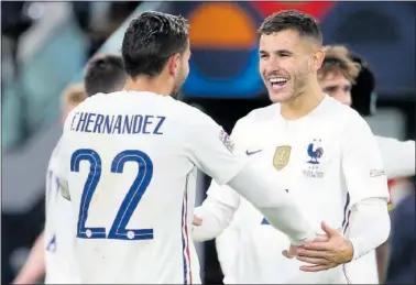  ?? ?? Theo y Lucas Hernández festejan un triunfo con la selección francesa.