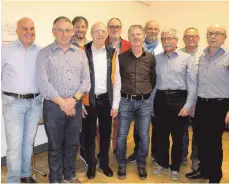  ?? FOTO: MARC DITTMANN ?? Die Geehrten sind: Hermann Möhrle (von links), Andreas Barth, Eugen „Bob“Rothmund, Herbert Dettling, Wilhelm Süß (hinten), Karl-Anton Irmler, Helmut Kober, Erich Baur, Hans-Peter Heinzle (hinten) und Hermann Benz.