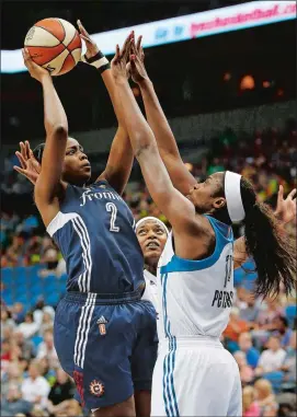  ?? STACY BENGS/AP PHOTO ?? Connecticu­t Sun forward Camille Little, left, lines up a shot against Minnesota Lynx forward Devereaux Peters during the first half of Wednesday’s game in Minneapoli­s. Little hit a jumper for her only points of the game with 8 seconds remaining for a...