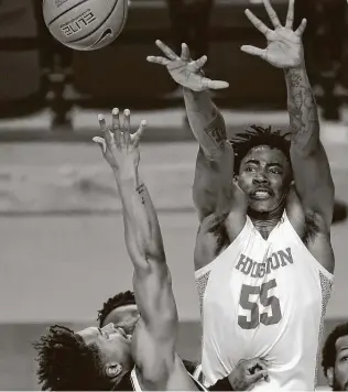  ?? Carmen Mandato / Getty Images ?? University of Houston senior Brison Gresham (55) has steadily seen more playing time since transferri­ng into Kelvin Sampson’s program after his freshman season at Umass.