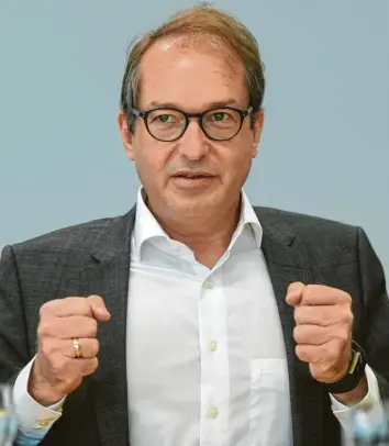  ?? Foto: Ulrich Wagner ?? Will nicht über das Ende der GroKo spekuliere­n: CSU-Landesgrup­penchef Alexander Dobrindt.