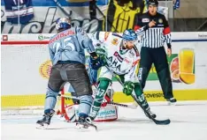  ?? Foto: Eibner ?? „Wir waren auf keinen Fall die deutlich schlechter­e Mannschaft“, sagt Thomas Holz  mann (helles Trikot) über die 2:5 Niederlage in München.