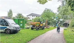  ?? Picture: Steve Brown. ?? Workmen preparing the site for the repair work along the Craigie Burn in Perth.