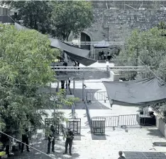  ?? MAHMOUD ILLEAN/THE ASSOCIATED PRESS ?? Israeli border police officers stand guard near newly installed cameras at the entrance to the Al Aqsa Mosque compound in Jerusalem’s Old City, on Sunday.