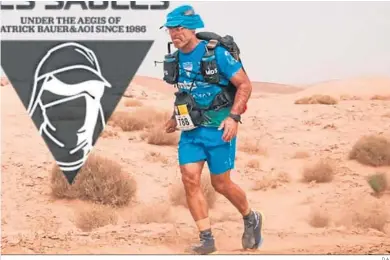  ?? D.A. ?? El almeriense Emilio Baeza Nieto corre por la arena del desierto durante un tramo del Maratón des Sables.