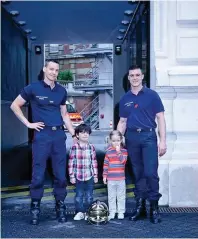  ??  ?? Merci à Lucie et Gaspard de nous avoir présenté leurs héros, les pompiers.