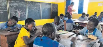  ?? FOTO: LIWEITARI ?? Mithilfe der SZ-Weihnachts­aktion kann der Freundeskr­eis Liweitari die Bildungsei­nrichtunge­n in Benin unterstütz­en.